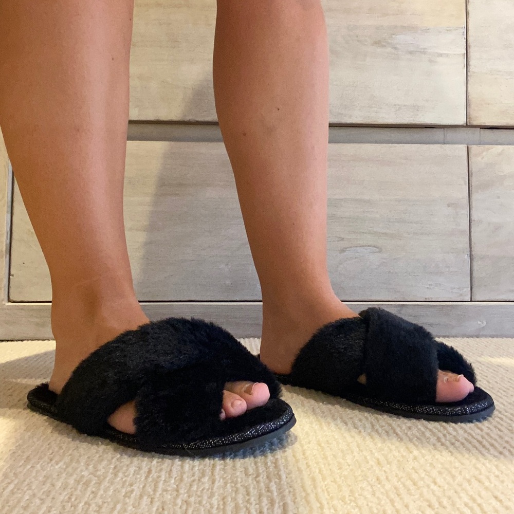 William B, slipper, black, size small (5-7)